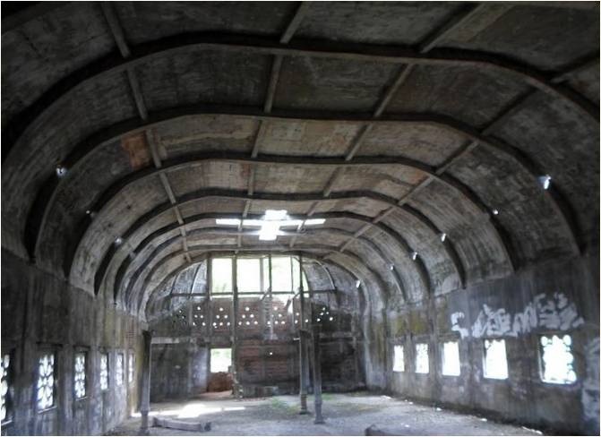 Jedinstveni dizajn napuštene "pileće crkve" na otoku Java