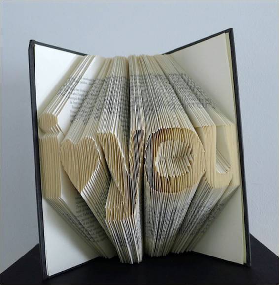 Skulptura u obliku presavijene knjige